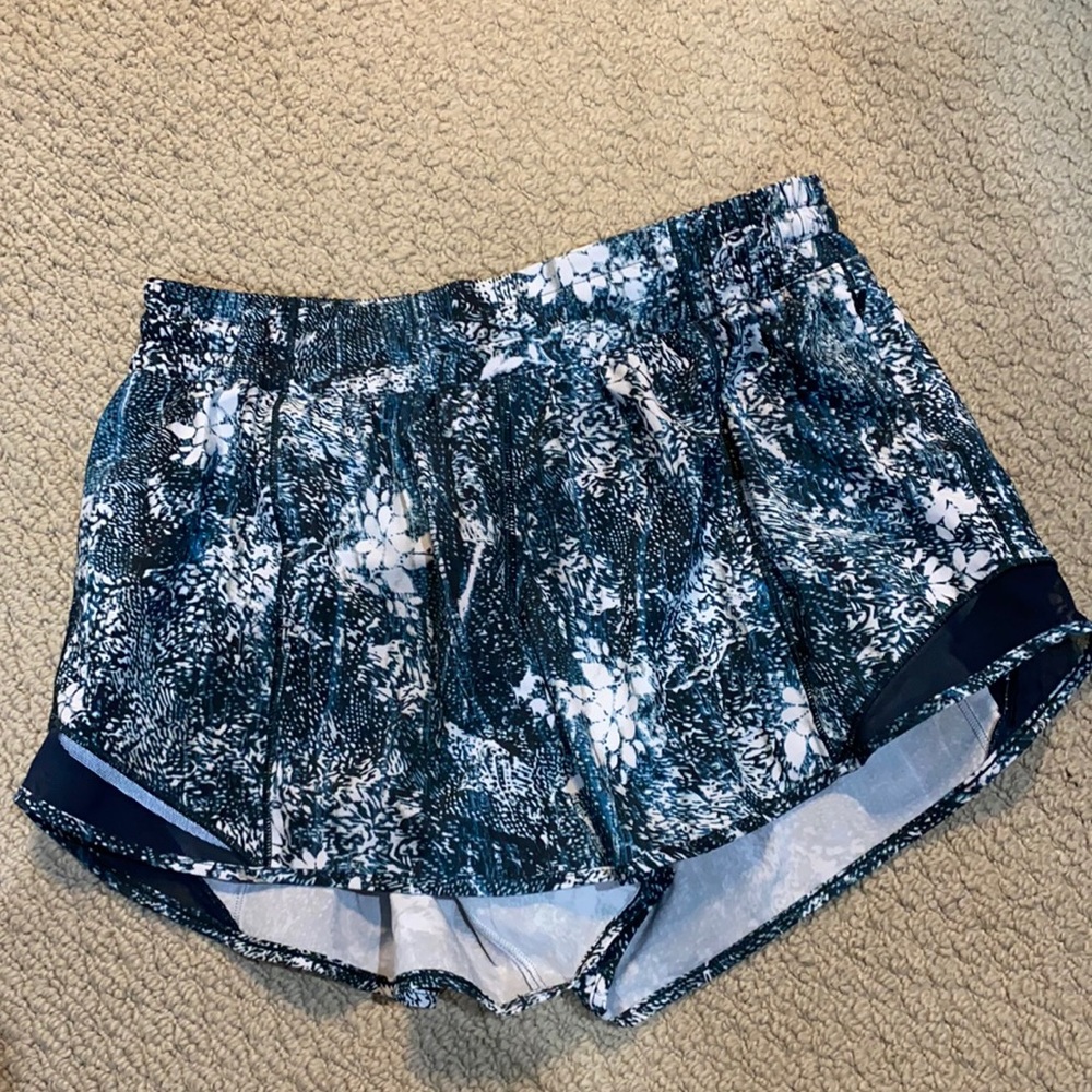Hotty Hot Low-Rise Lined Shorts 4” size 8